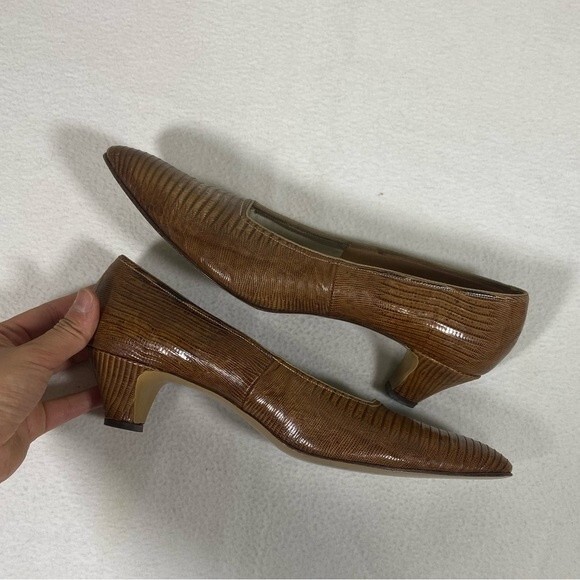 Vintage Brown and Gold Paradise Kitten Pointed Toe Kitten Heels - Picture 3 of 7